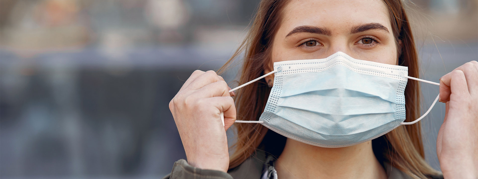 Desde el inicio de la pandemia del Covid-19 en el año 2020, el uso de mascarilla ha sido una obligación para todos los habitantes del país y del mundo. 